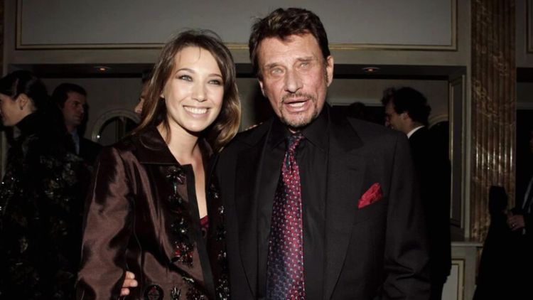 "C’est elle qui a demandé à…" : pourquoi Laura Smet a-t-elle souhaité jouer le rôle de sa grand-mère dans le biopic de Johnny Hallyday ?