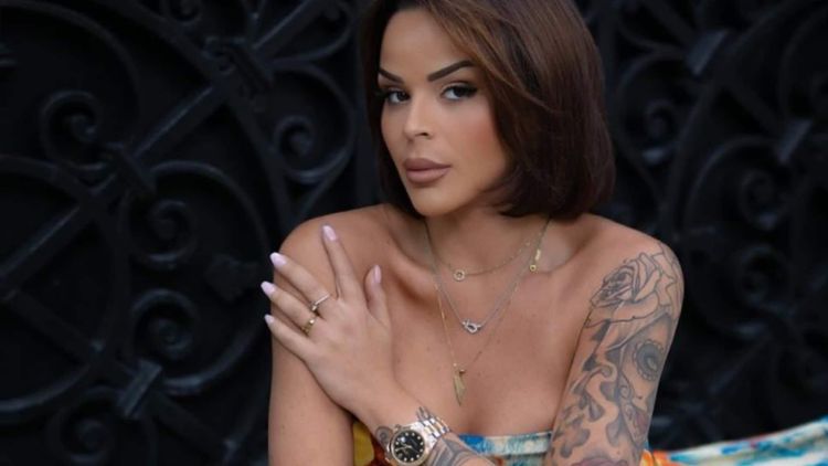 Sarah Fraisou : amoureuse, elle officialise avec son nouveau chéri !