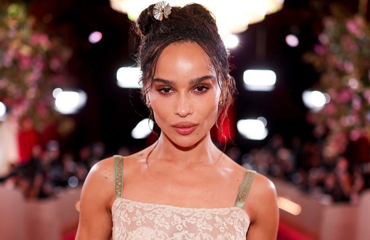 Minimaliste et très élégante, la manucure de fiançailles de Zoë Kravitz est la plus désirable du moment
