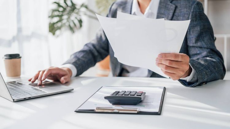 Virements hors de prix, dates limites des impôts à respecter... Les trois infos argent du jour
