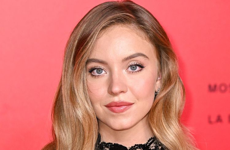 Méconnaissable, Sydney Sweeney change radicalement de style pour son prochain rôle
