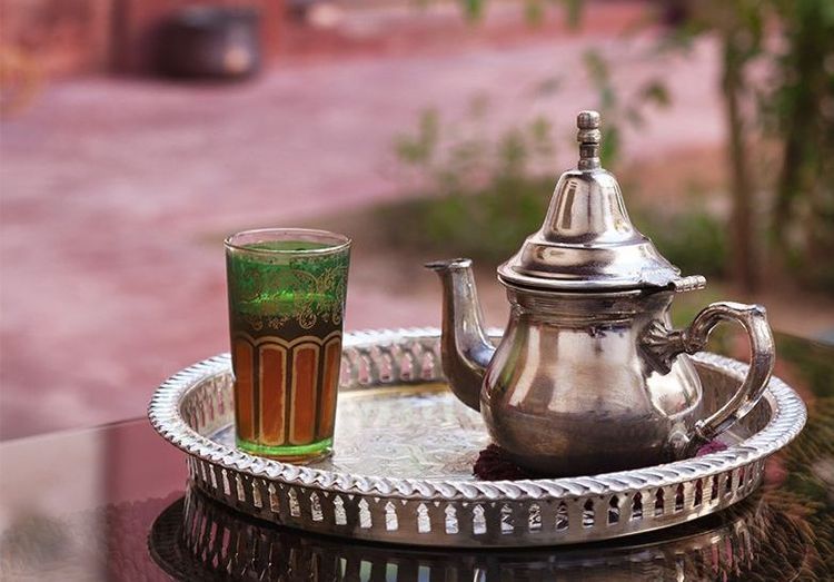 Secrets d’initié : comment préparer du thé à la menthe comme au Maroc ?