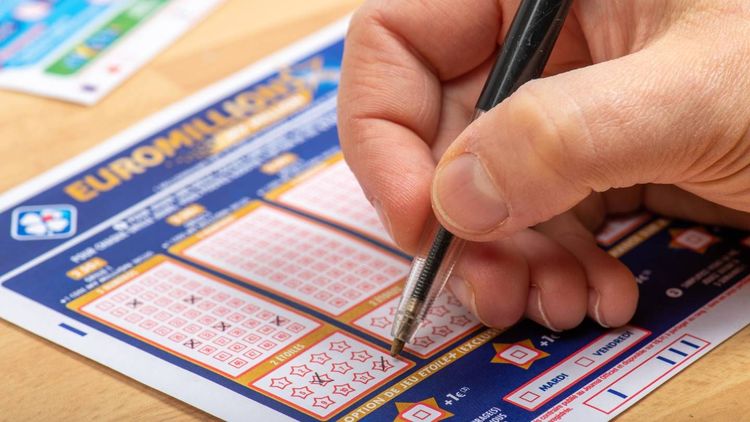 Jackpot EuroMillions de 250 millions d'euros vendredi soir, faut-il jouer un Flash ou choisir ses numéros  ?
