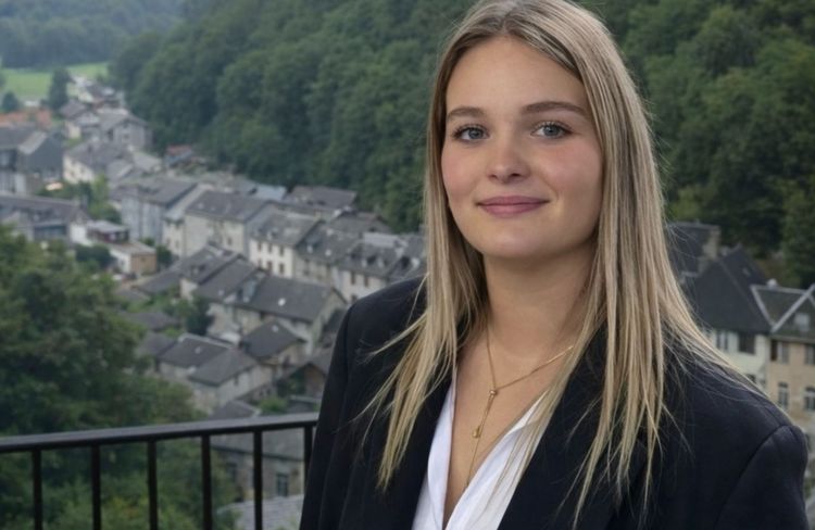 « J'ai fait de mon âge une force » : à 21 ans, Charlotte Perefarres devient la plus jeune maire de France