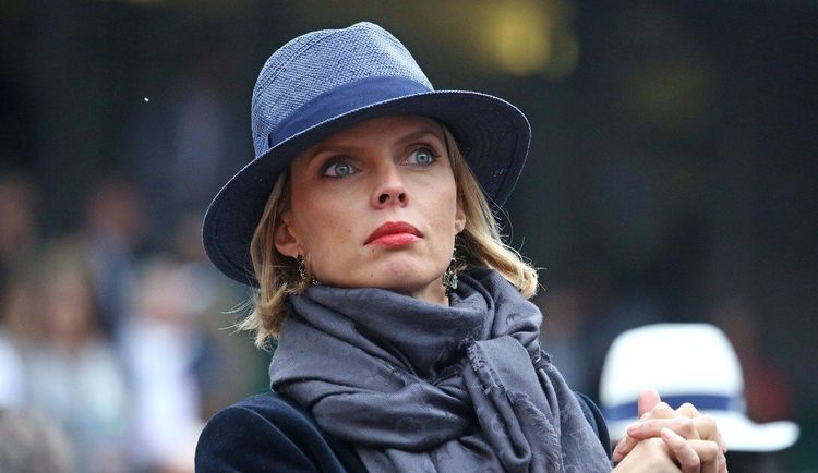 Sylvie Tellier (46 ans) sans tabou sur Geneviève de Fontenay : "Cette femme...