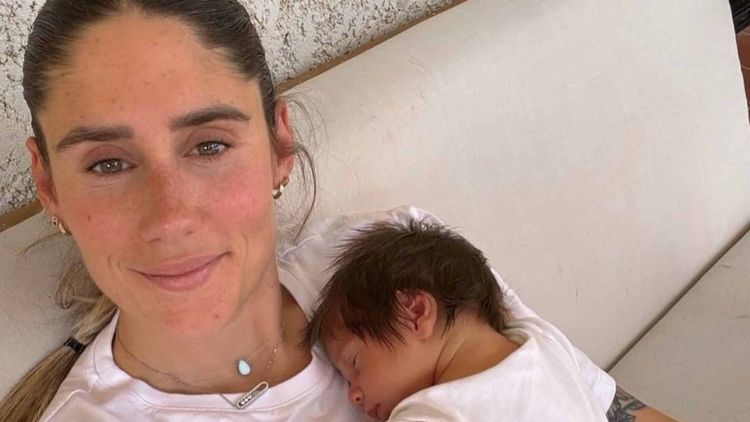 Jesta Hillman maman : elle souffre durant l'allaitement de son fils, tous les détails !