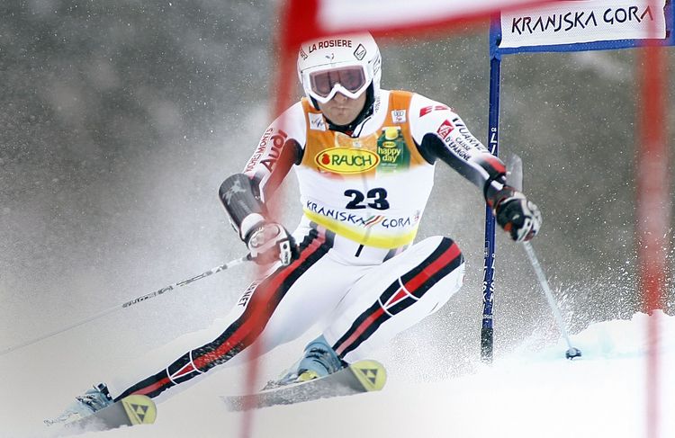 L'une des 12 jeunes femmes qui accusent l'ex-skieur Joël Chenal de violences sexuelles témoigne