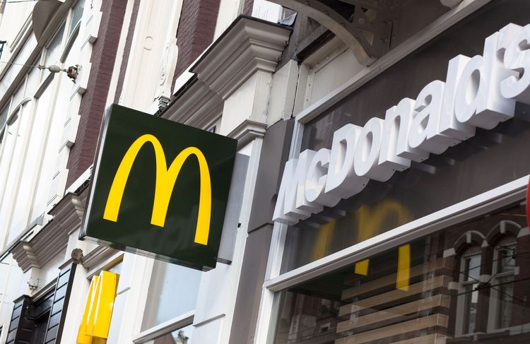 Pourquoi ce McDonald’s près de Angers est accusé de discrimination de genre