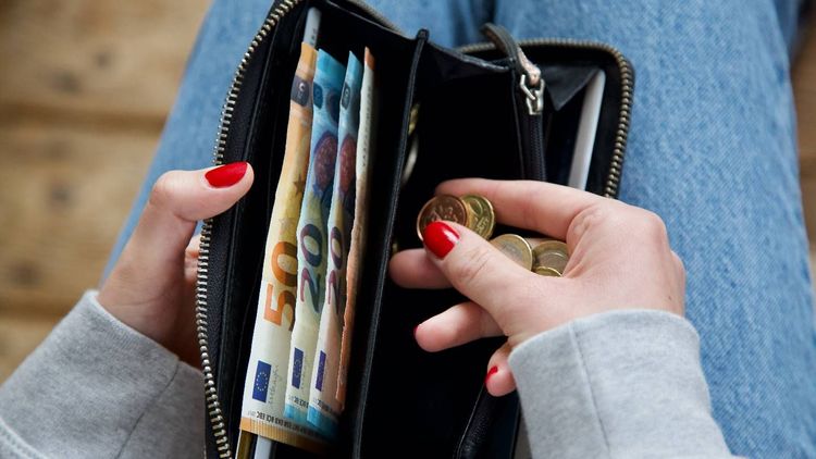 « Bloquons tout » : le paiement par carte bancaire coûte-t-il une blinde aux commerçants ?