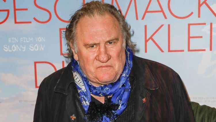 “Gérard nous met dehors” : Hélène Bizot en “détresse”, l’ex de Depardieu bientôt à la rue avec son fils