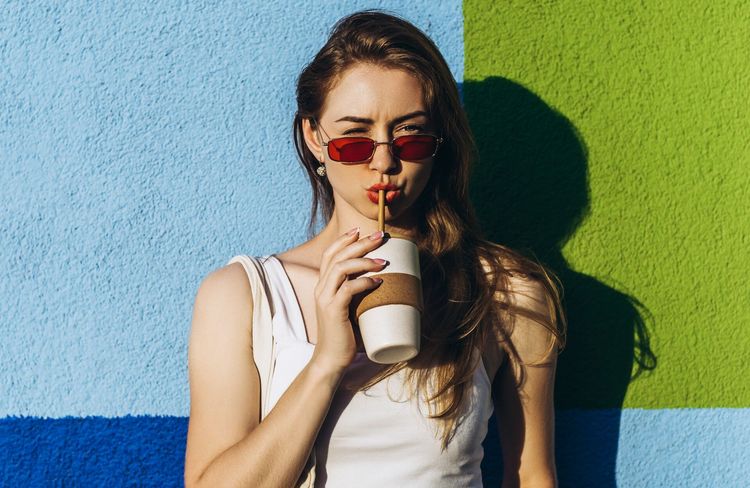 Le café au lait de banane : la nouvelle obsession beauté et bien-être du moment