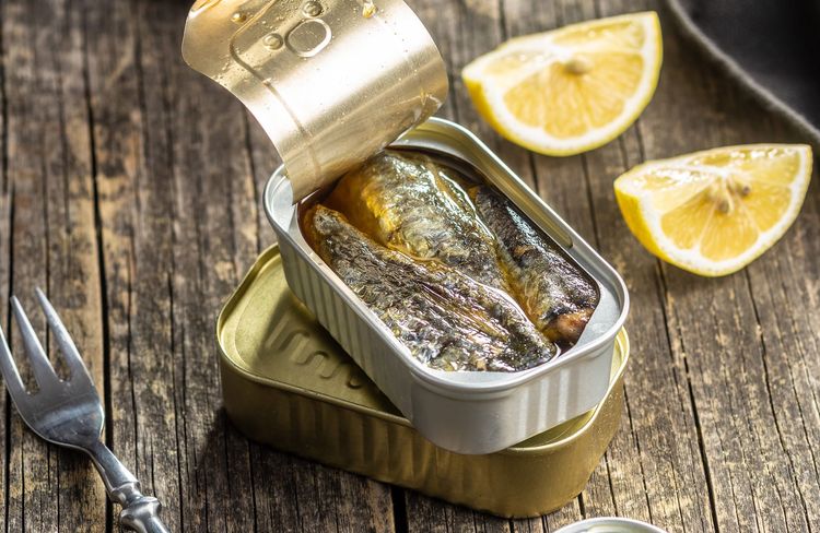 Faut-il enlever les arêtes des sardines en boîte ?