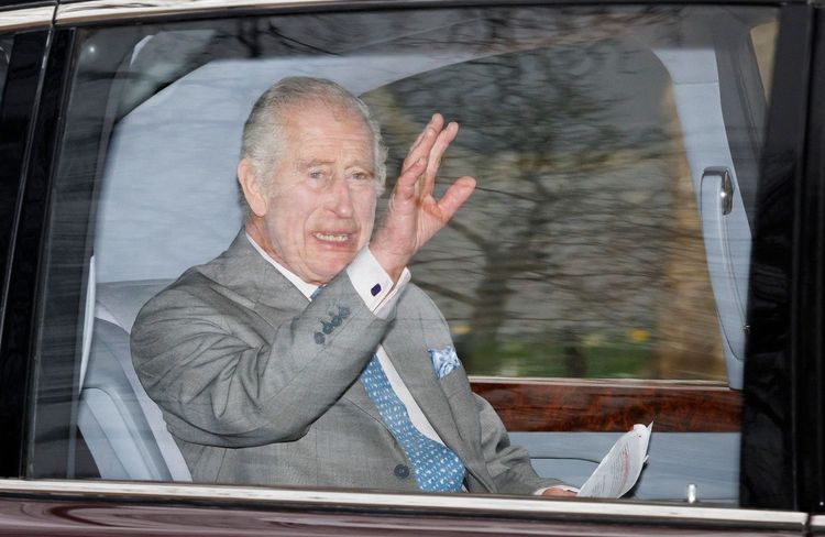 Charles III en bonne santé : il reçoit un groupe de vétérans à Buckingham