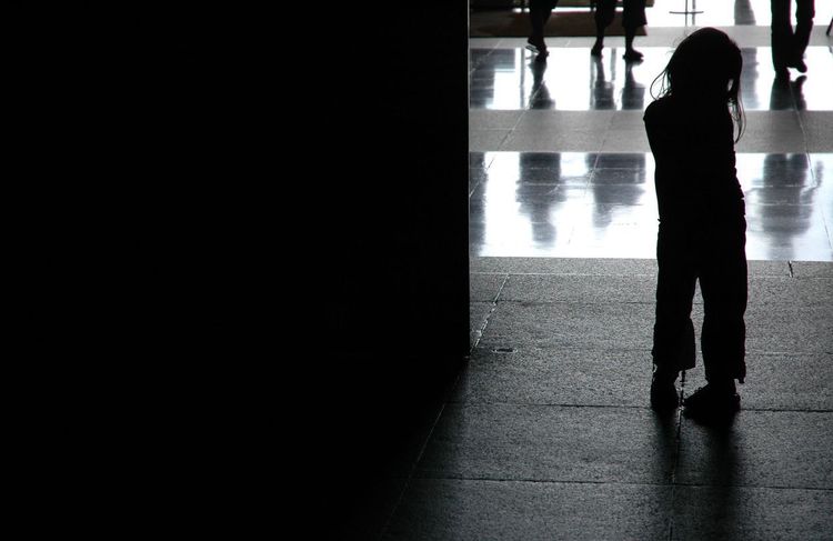 Violée par son père d’accueil policier, Erika attend justice depuis trente ans : « Cette histoire me ronge »