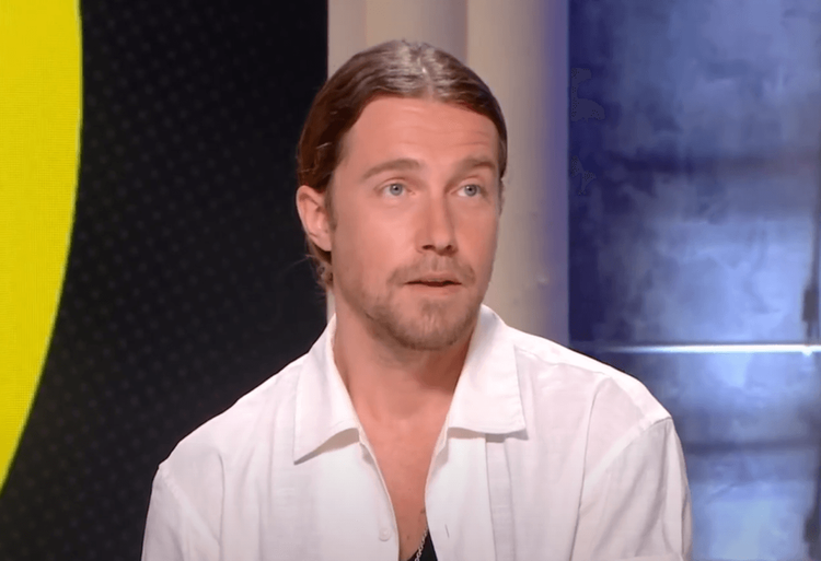 "Tête de b..." : Cette remarque osée de Julien Doré face à Donald Trump