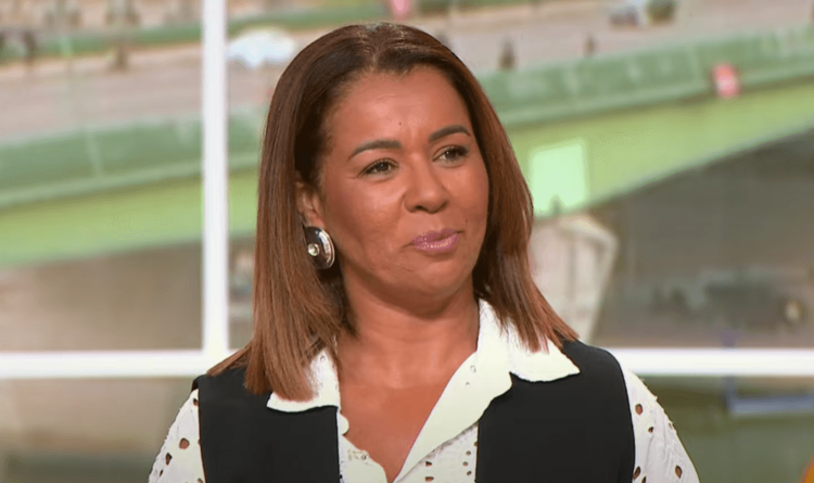 Délestée de 30kg, Chimène Badi se défend d'avoir fait de la chirurgie : "Dans ma religion, on ne s’amuse pas à..."