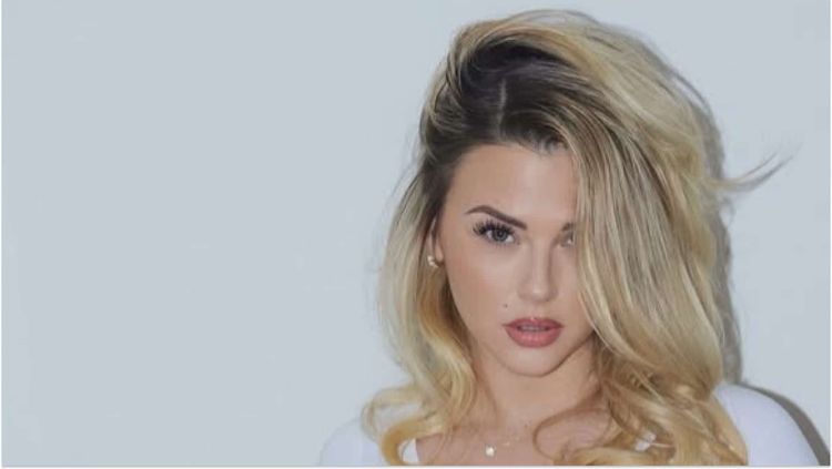 Kelly Vedovelli : après l’annonce de sa grossesse, elle redonne des nouvelles !