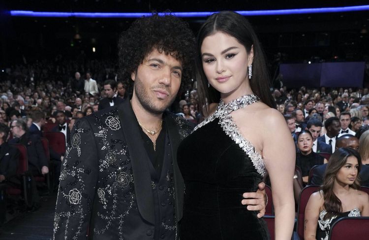 Selena Gomez : tout sur sa bague de fiançailles et ses origines du 18ème siècle