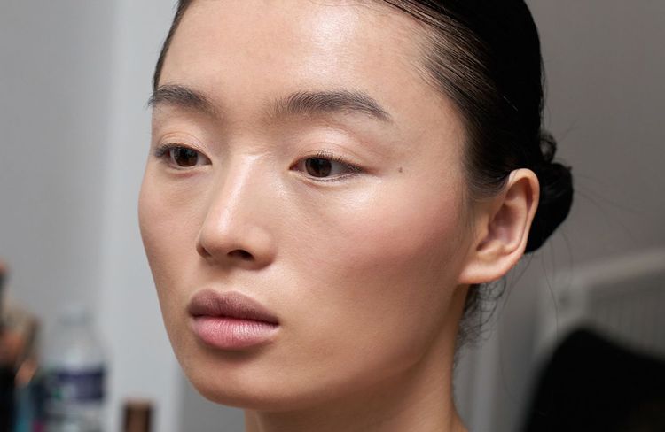 Ce produit de maquillage étonnant s’apprête à remplacer votre anticernes