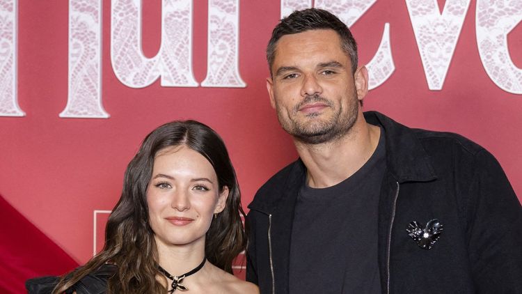 Après avoir fait ses débuts d'acteur, Florent Manaudou reçoit le soutien d'Elsa Bois pour un autre projet "poignant"