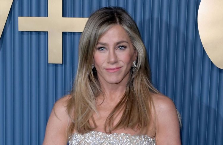 Jennifer Aniston : qui est Jim Curtis, l’hypnotiseur star, aperçu avec l'actrice à Majorque ?