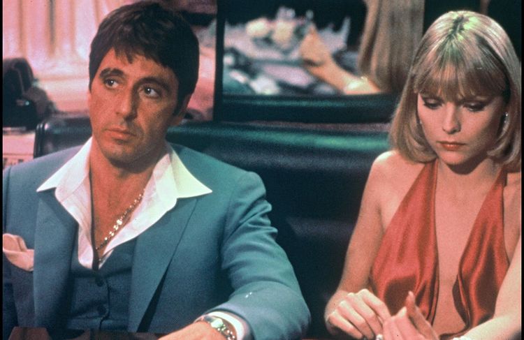 Cette coiffure vintage façon « femme de mafieux » revient sur le devant de la scène