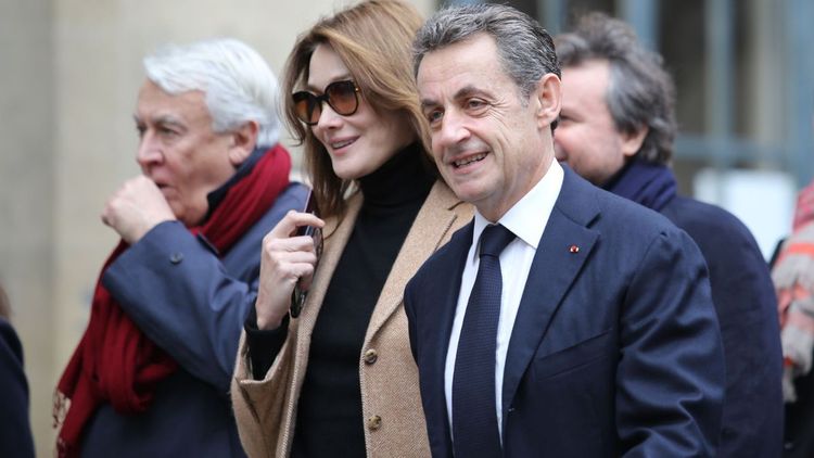 Carla Bruni se lâche et compare Nicolas Sarkozy à son ex Mick Jagger dans l’intimité : “Tu es un amateur”