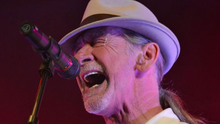 Alex Ligertwood : le chanteur du célèbre groupe Santana est mort à 79 ans, ce que l’on sait !