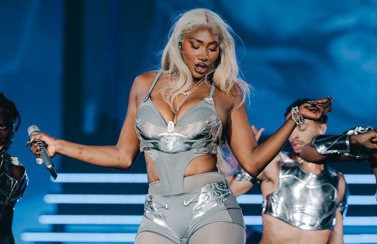 De Rihanna à Aya Nakamura : qui est cette créatrice américaine que les stars s’arrachent pour leurs concerts ?