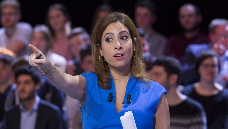 Léa Salamé craque en coulisses, elle s'offre une "lichette de vodka" avant le direct