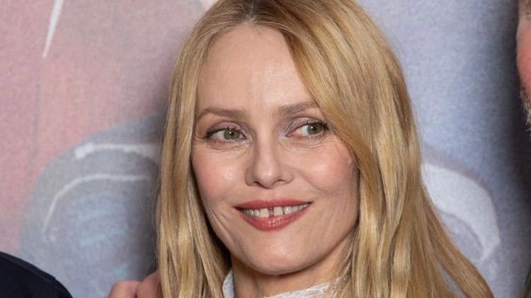 Vanessa Paradis victime d'un "gros porc" à 18 ans : "On dit que vous allumiez les messieurs d'un certain âge"