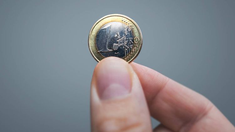 Cette néobanque augmente tous ses prix d'un euro