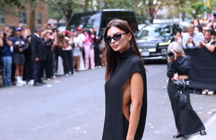 Emily Ratajkowski ressuscite la mèche culte des années 90