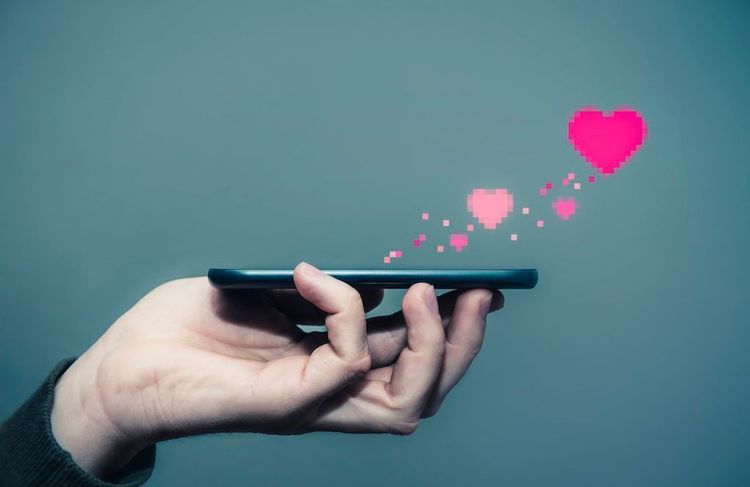 Qu’est-ce que le « chatfishing », cette nouvelle arnaque amoureuse à l’ère de l’IA ?