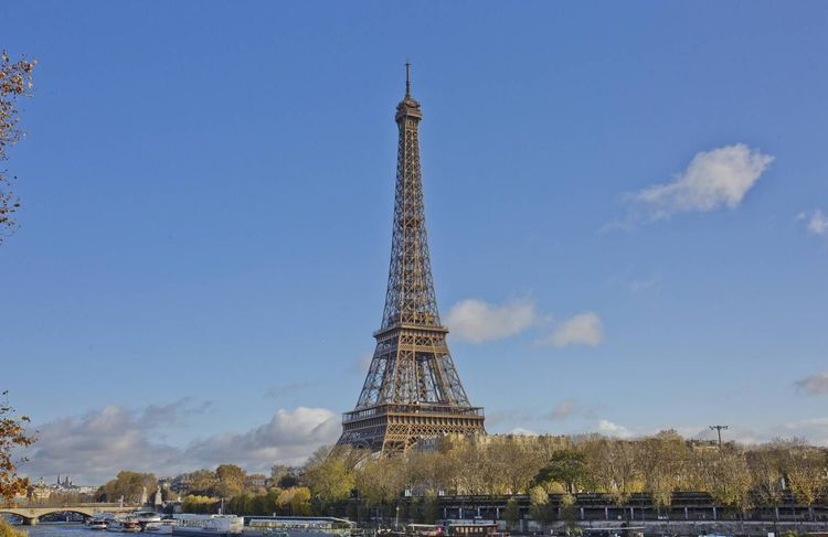 Les noms de femmes scientifiques bientôt inscrits sur la tour Eiffel ?