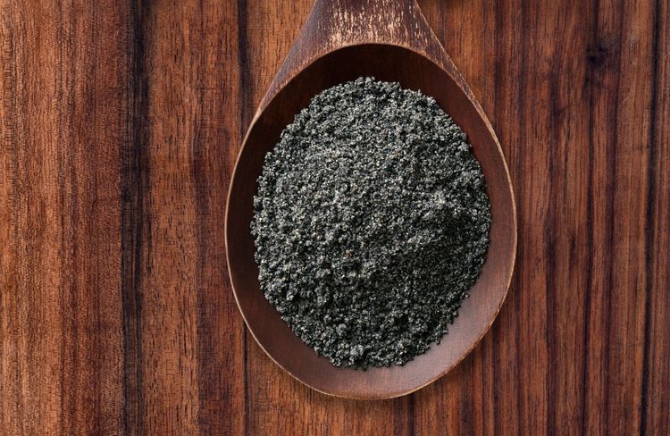 Les graines de sésame noir ralentissent-elles vraiment l'apparition des cheveux gris ?