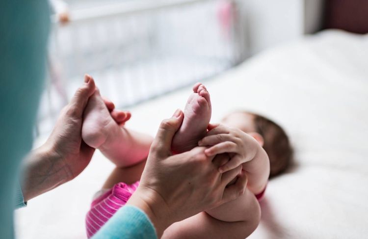 Les professionnels de santé mettent en garde contre le recours à l’ostéopathie pour les nourrissons