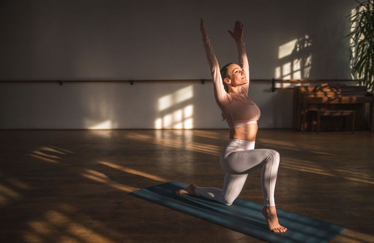 Cette posture de yoga permet de calmer l'anxiété tout en boostant la circulation lymphatique