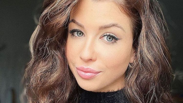 EnjoyPhoenix : déformée par les injections, elle se confie à ses fans