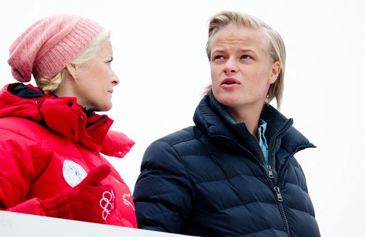 Mette-Marit de Norvège : son fils accusé de violences, sort du silence