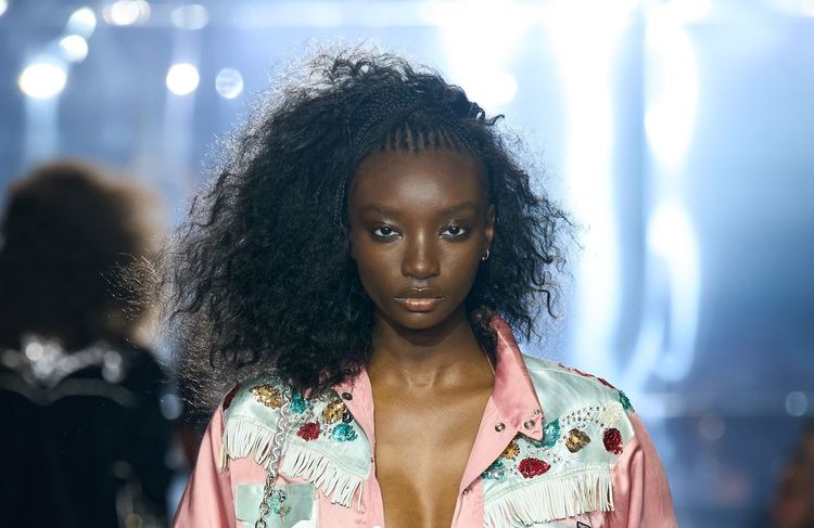 Cette coupe iconique des années 90 sera la tendance 2026 selon le coiffeur de Kate Moss