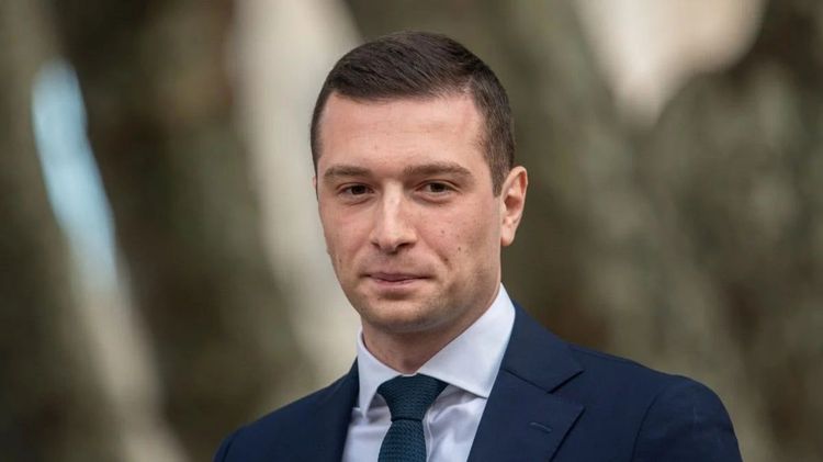 Jordan Bardella (30 ans) battu à plate couture par Florent Pagny : le chanteur sur le podium loin devant l'homme politique