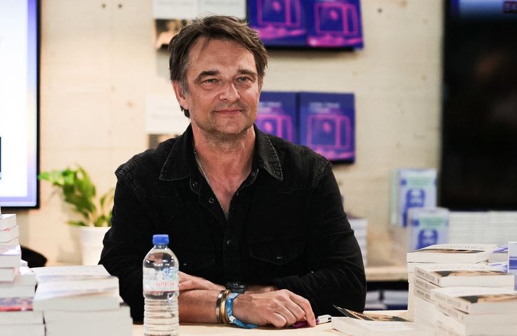 David Hallyday dévoile son nouveau single : un tendre clin d’oeil à sa soeur Laura Smet