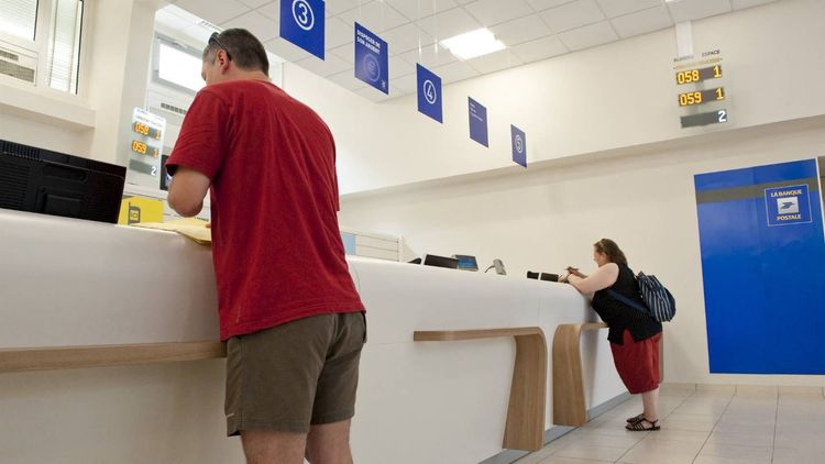 La Banque Postale : un nouveau montant minimum de 3 euros pour les retraits au guichet ?