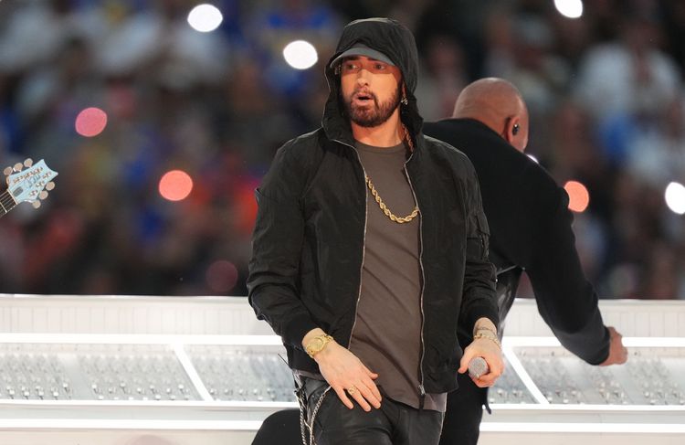 Eminem rend hommage sur scène à sa fille Hailie Jade pour son premier anniversaire de mariage