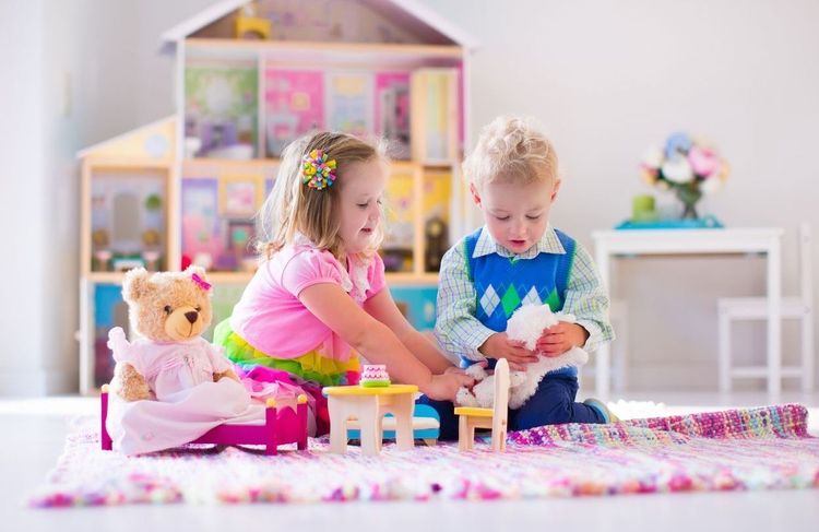 Jouets genrés : comment les grands frères et les grandes sœurs aident à bousculer les stéréotypes