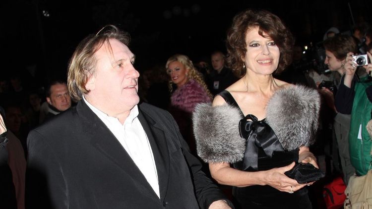 Gérard Depardieu : Charlotte Arnould dénonce "l’indécence" de Fanny Ardant, qui choisit de tourner avec l'acteur malgré les accusations