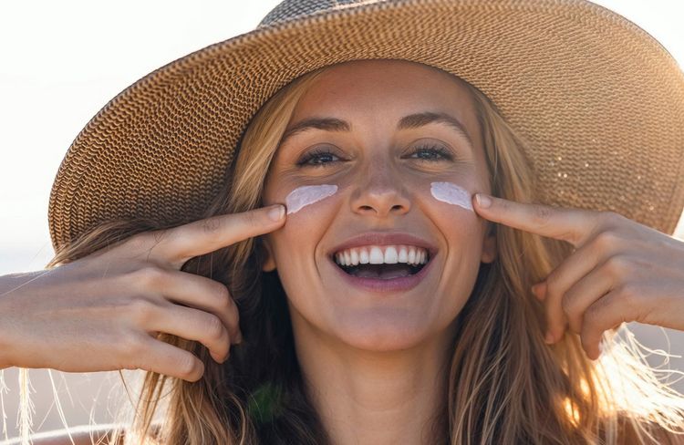 4 signes qui prouvent que votre crème solaire est à jeter