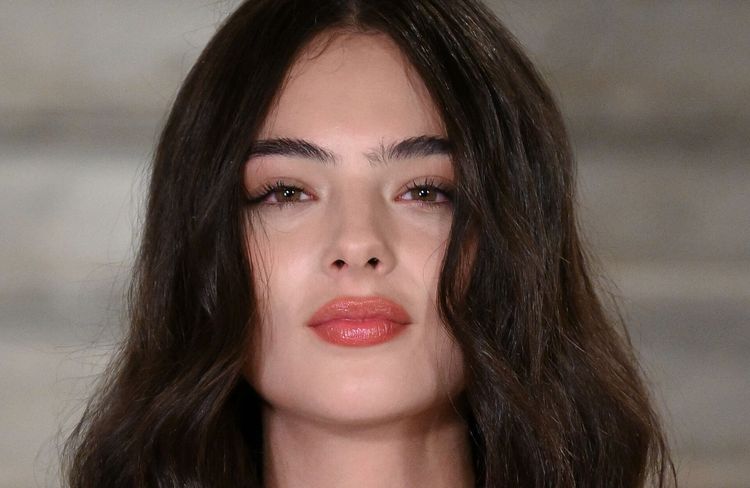Deva Cassel méconnaissable : la fille de Monica Bellucci change radicalement de look