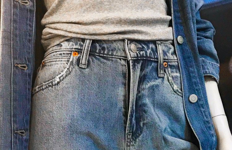 On sait enfin à quoi sert la petite poche sur le jean